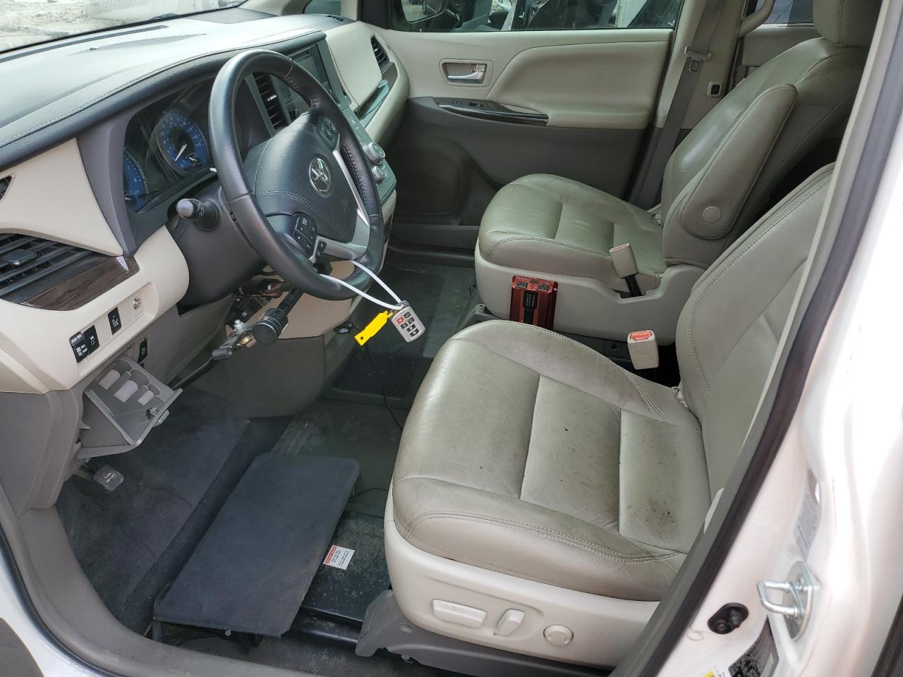 2017 Toyota Sienna VIN 5TDYZ3DCXHS884584 Copart auction photo, burn - interior damage thumbnail 7