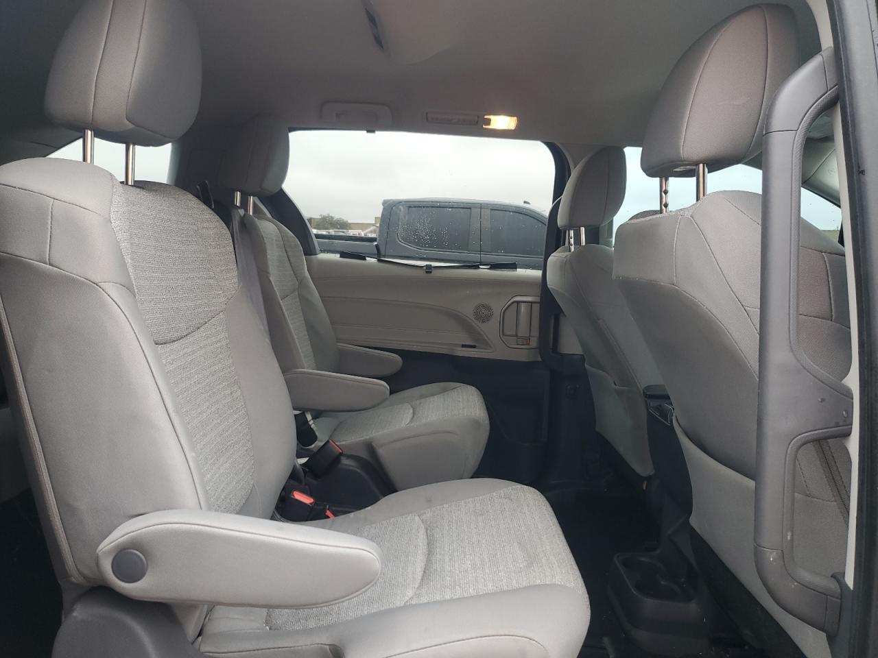 2021 Toyota Sienna VIN 5TDKRKEC3MS067725 Copart auction photo, front end damage thumbnail 11