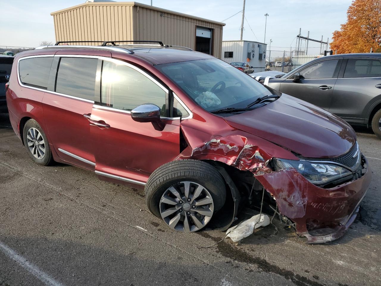 2020 Chrysler Pacifica VIN 2C4RC1N72LR271095 Copart auction photo, front end / side damage thumbnail 4
