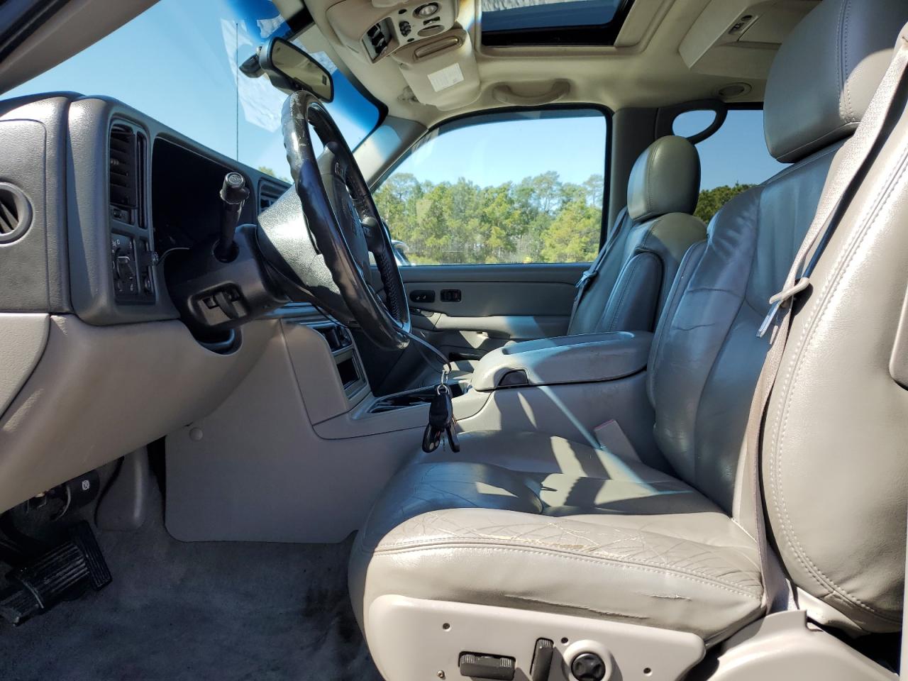 2005 GMC Yukon VIN 3GKEC16Z25G207232 Copart auction photo, front end / minor dent/scratches damage thumbnail 7