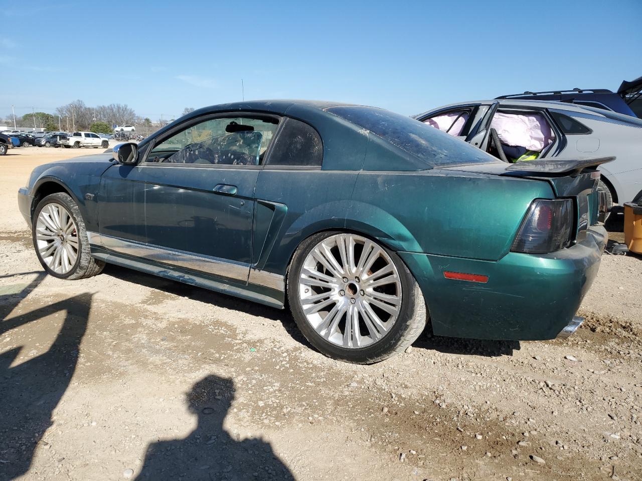 2000 Ford Mustang VIN 1FAFP4043YF263744 Copart auction photo, rear end damage thumbnail 2