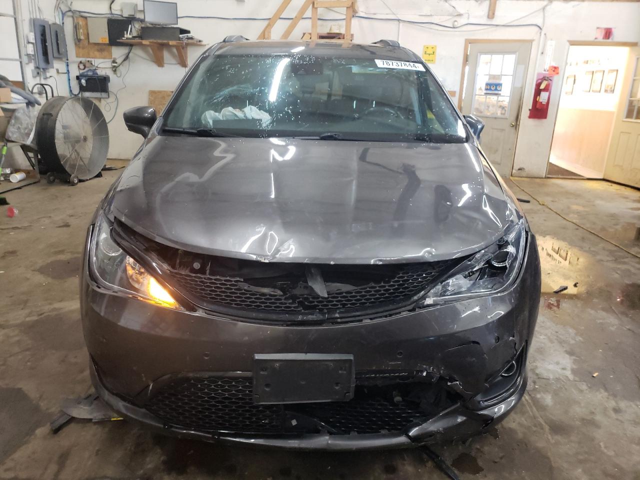 2018 Chrysler Pacifica VIN 2C4RC1EG5JR338155 Copart auction photo, front end damage thumbnail 5
