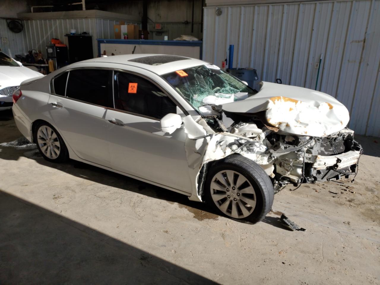 2015 Honda Accord VIN 1HGCR2F82FA031833 Copart auction photo, front end / side damage thumbnail 4
