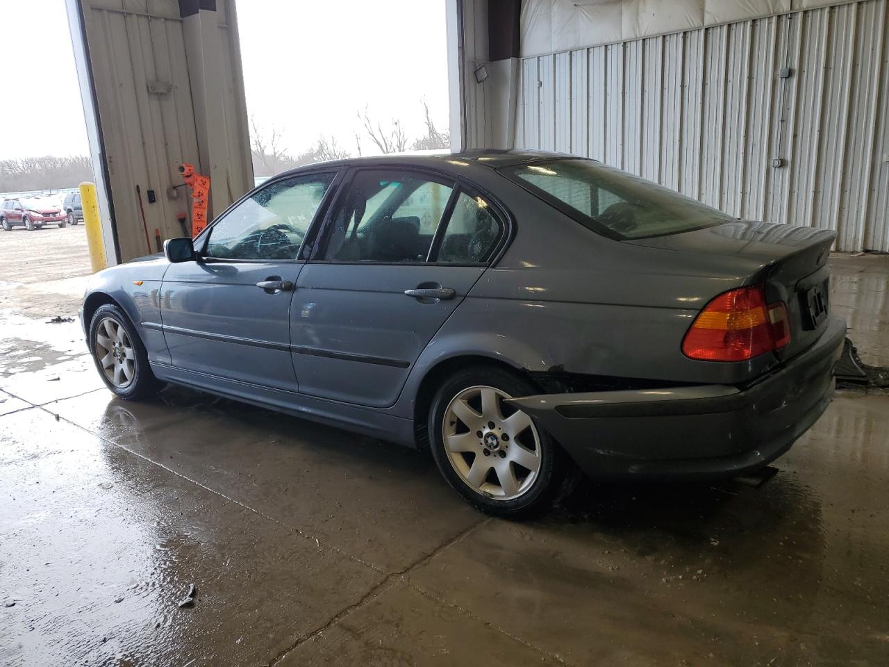 2002 BMW 3er VIN WBAEV33442KL75224 Copart auction photo, rear end damage thumbnail 2