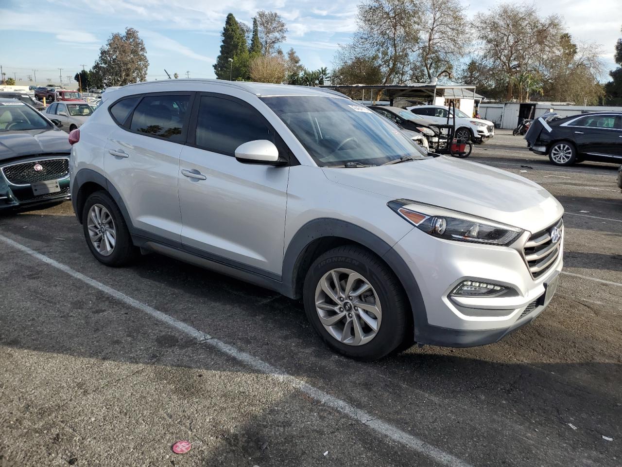 2016 Hyundai Tucson VIN KM8J33A44GU146043 Copart auction photo, rear end / minor dent/scratches damage thumbnail 4