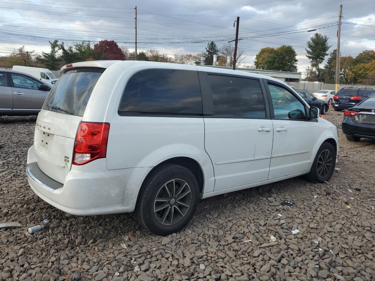 2017 Dodge Caravan VIN 2C4RDGEG7HR750992 Copart auction photo, front end damage thumbnail 3