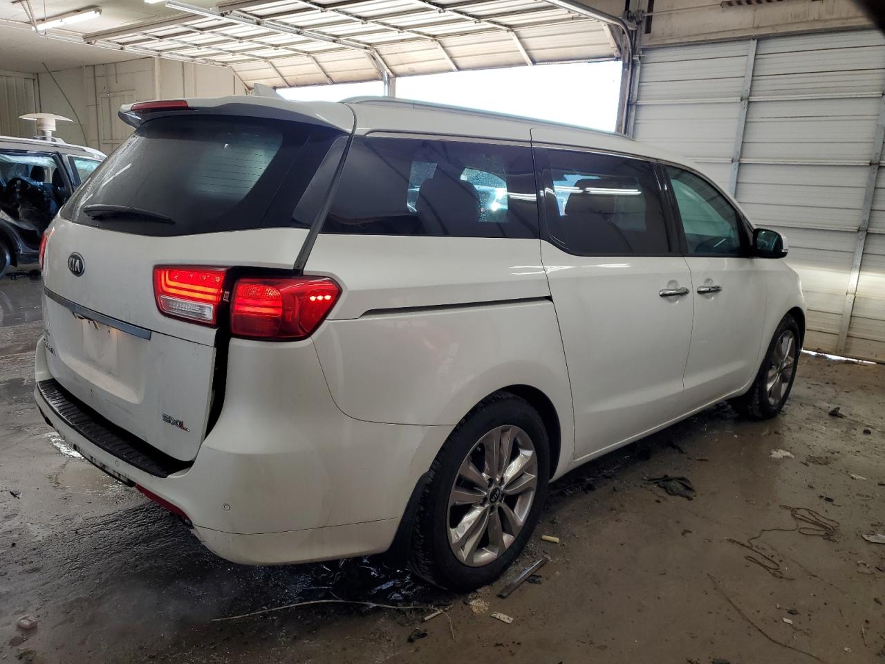 2015 KIA Sedona VIN KNDME5C15F6045221 Copart auction photo, rear end / minor dent/scratches damage thumbnail 3