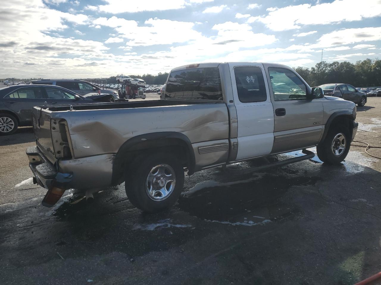 2000 Chevrolet Silverado VIN 2GCEC19W3Y1334095 Copart auction photo, side / all over damage thumbnail 3
