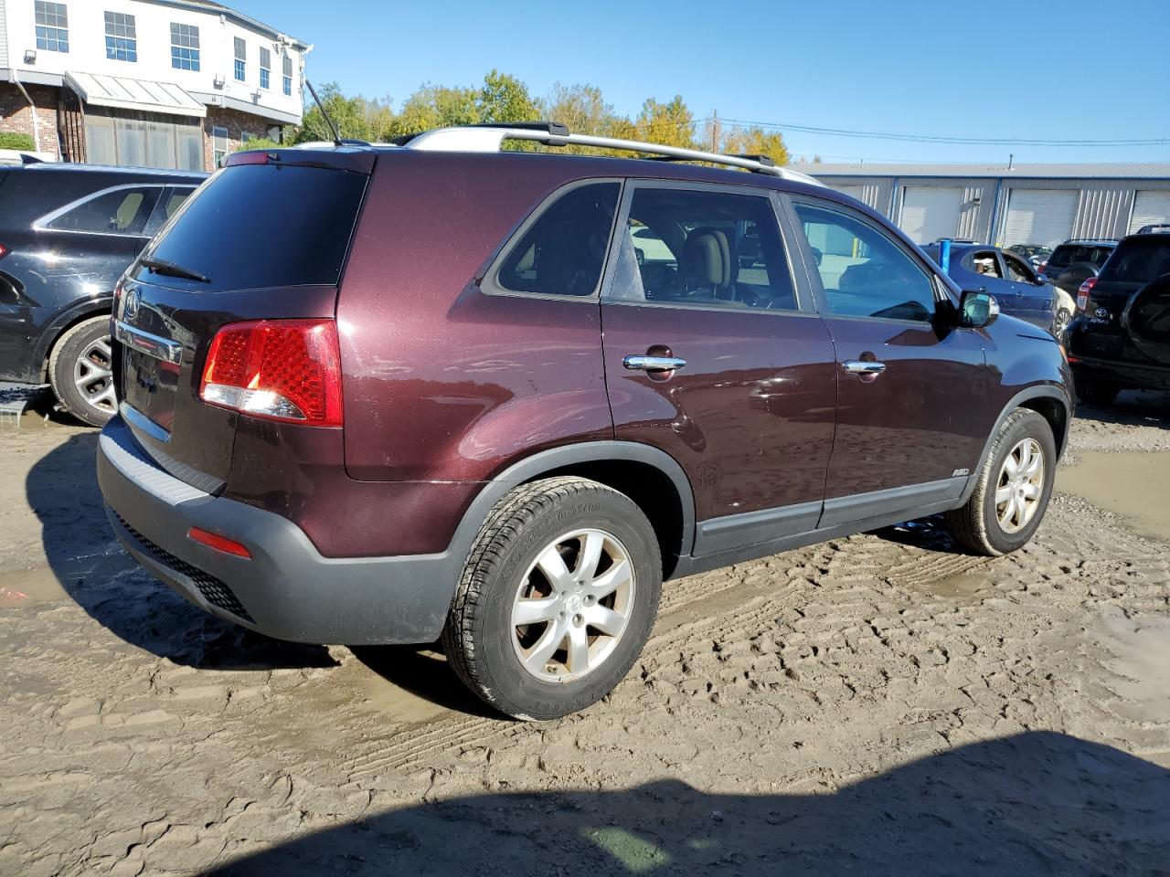 2011 KIA Sorento VIN 5XYKTDA27BG167783 Copart auction photo, minor dent/scratches damage thumbnail 3