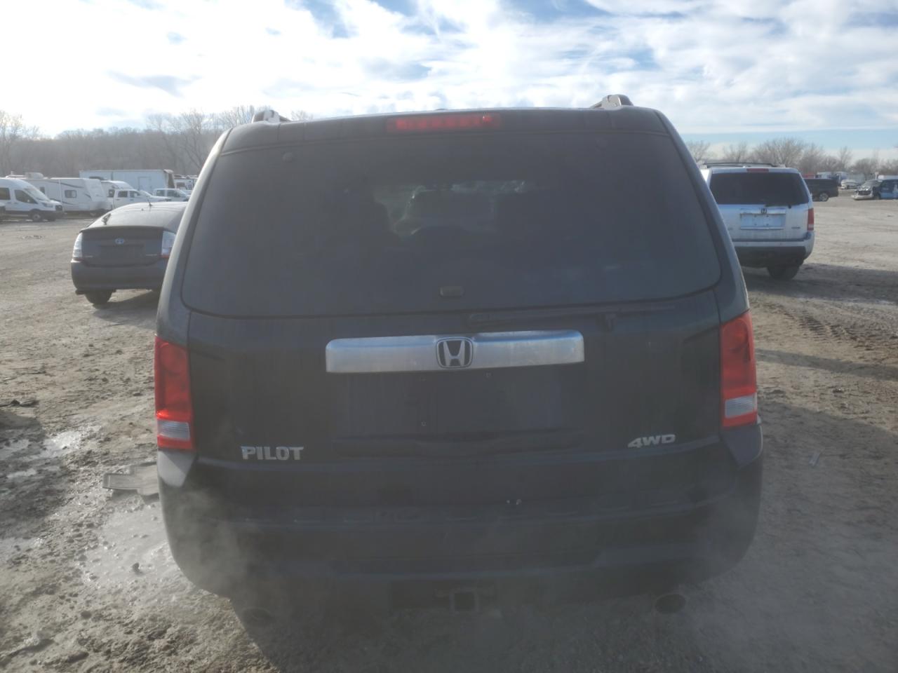 2015 Honda Pilot VIN 5FNYF4H51FB012743 Copart auction photo, vandalism / minor dent/scratches damage thumbnail 6