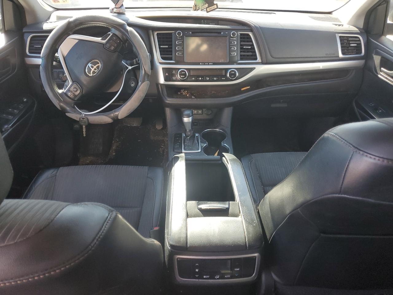 2018 Toyota Highlander VIN 5TDZZRFHXJS258703 Copart auction photo, front end / side damage thumbnail 8