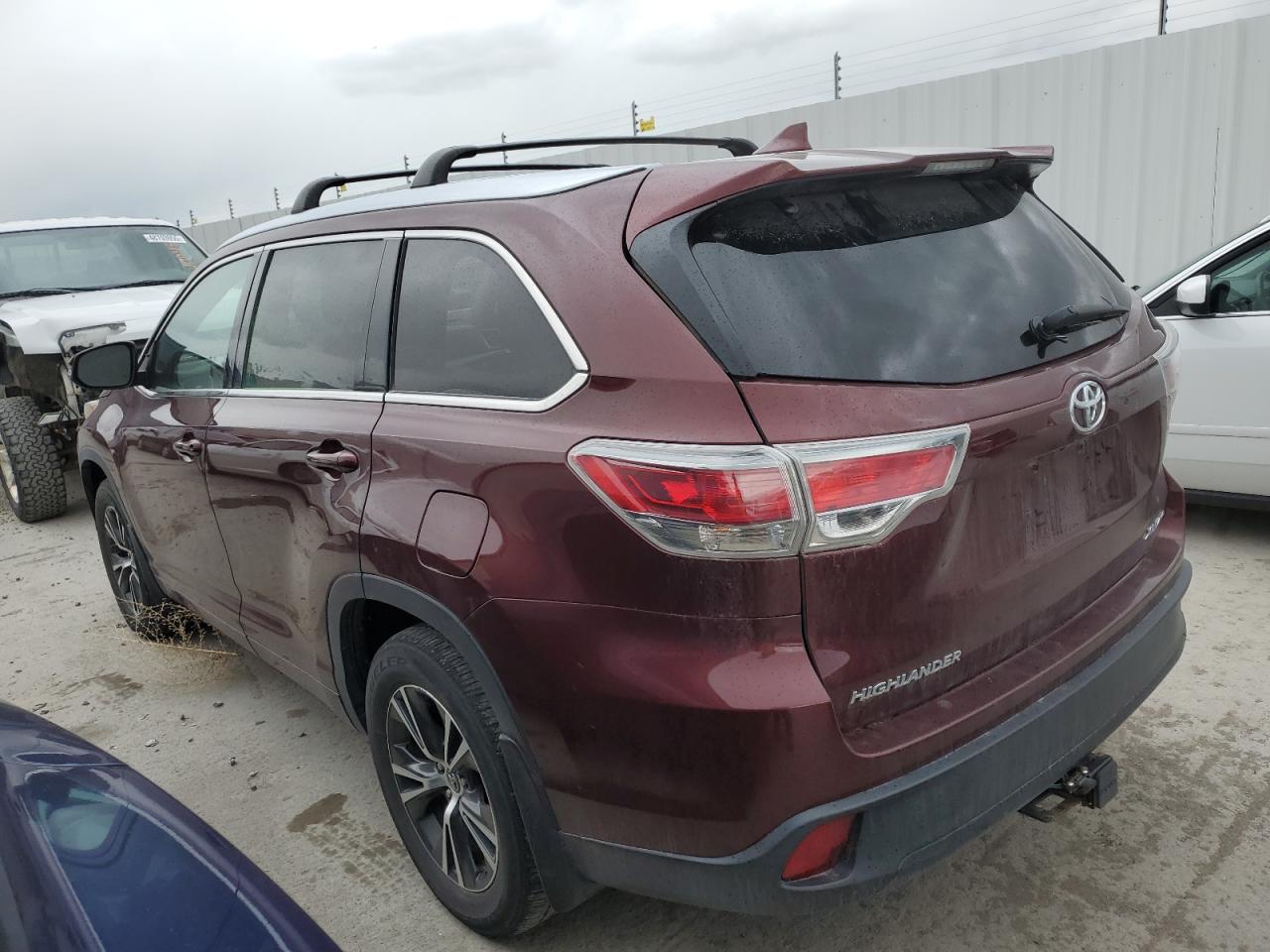 2015 Toyota Highlander VIN 5TDJKRFH7FS105625 Copart auction photo, side / rear end damage thumbnail 2