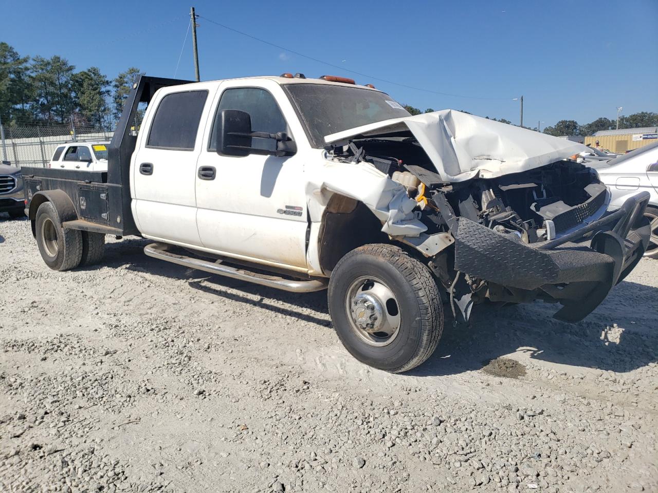 2004 Chevrolet Silverado VIN 1GCJK33114F154675 Copart auction photo, front end damage thumbnail 4