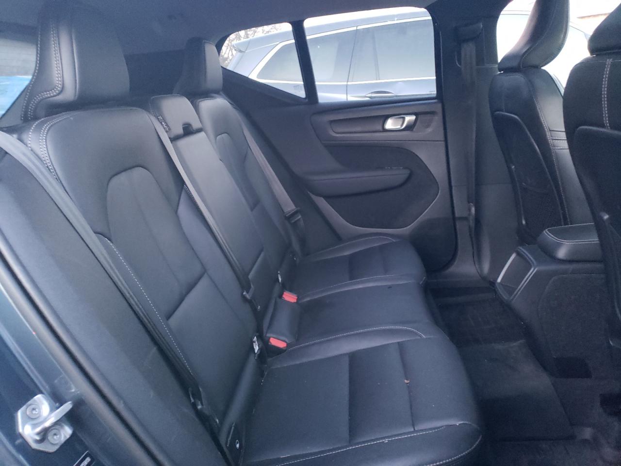 2021 Volvo XC40 VIN YV4162UK4M2558130 Copart auction photo, front end / side damage thumbnail 11
