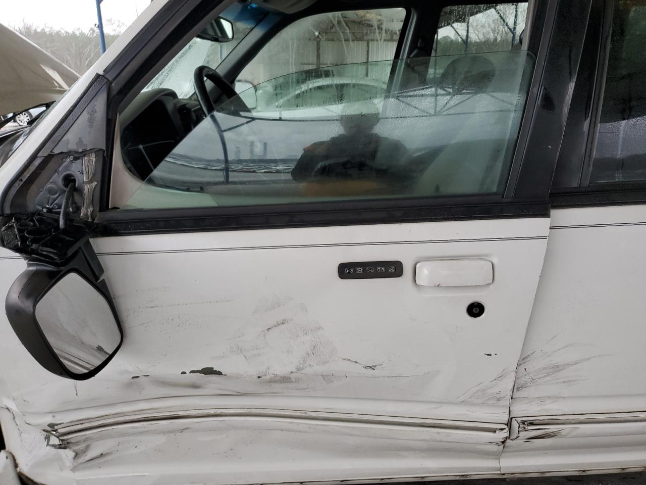 2000 Ford Explorer VIN 1FMZU73E9YZB47416 Copart auction photo, front end / side damage thumbnail 7