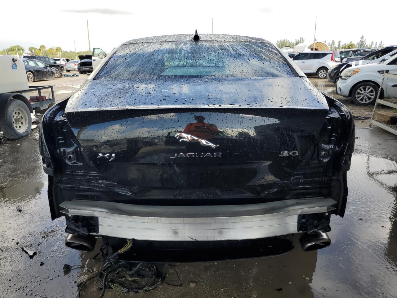 2015 Jaguar XJ VIN SAJWA1CZXF8V81218 Copart auction photo, rear end / minor dent/scratches damage thumbnail 6