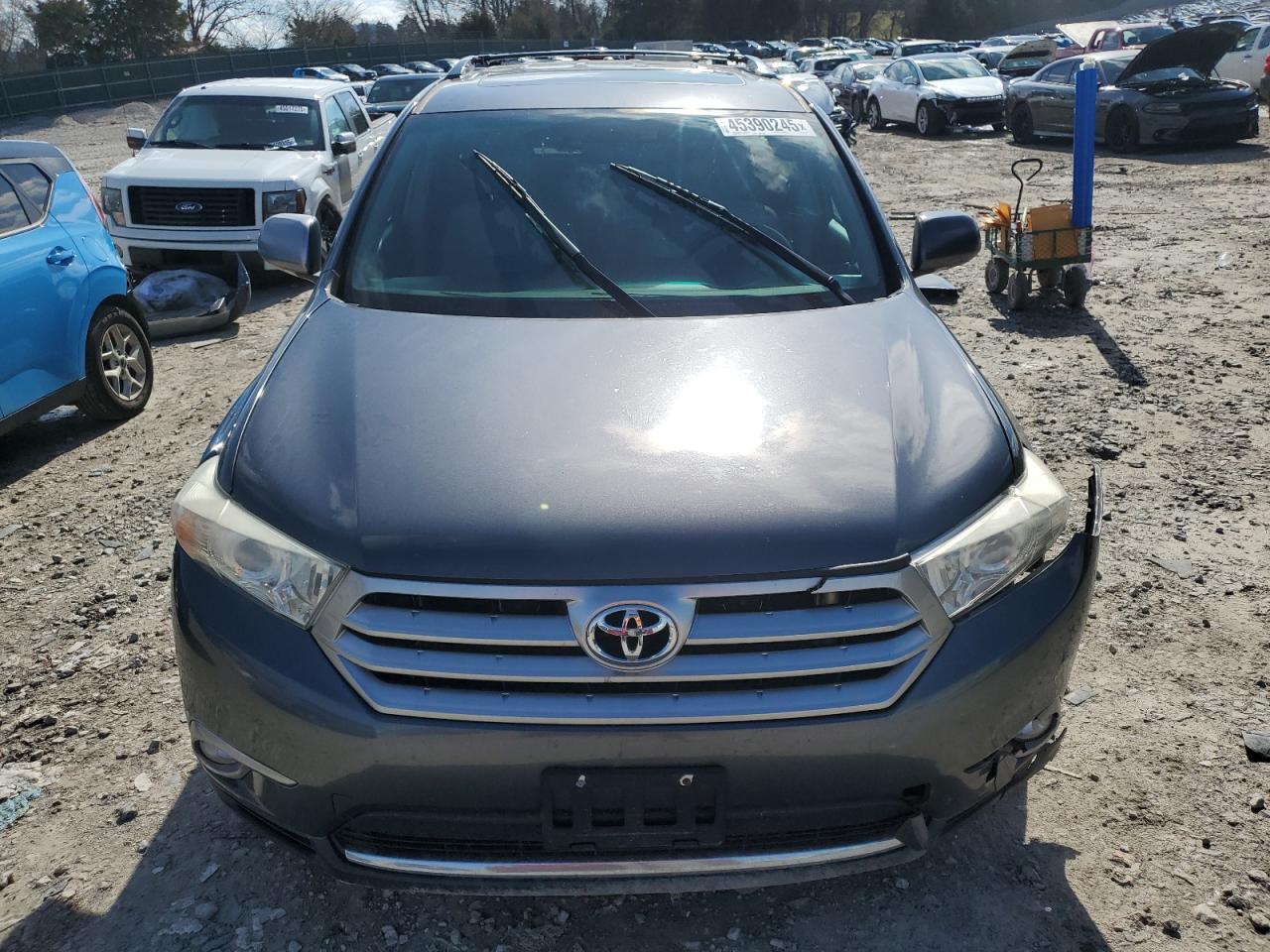 2011 Toyota Highlander VIN 5TDDK3EH9BS081334 Copart auction photo, side / front end damage thumbnail 5