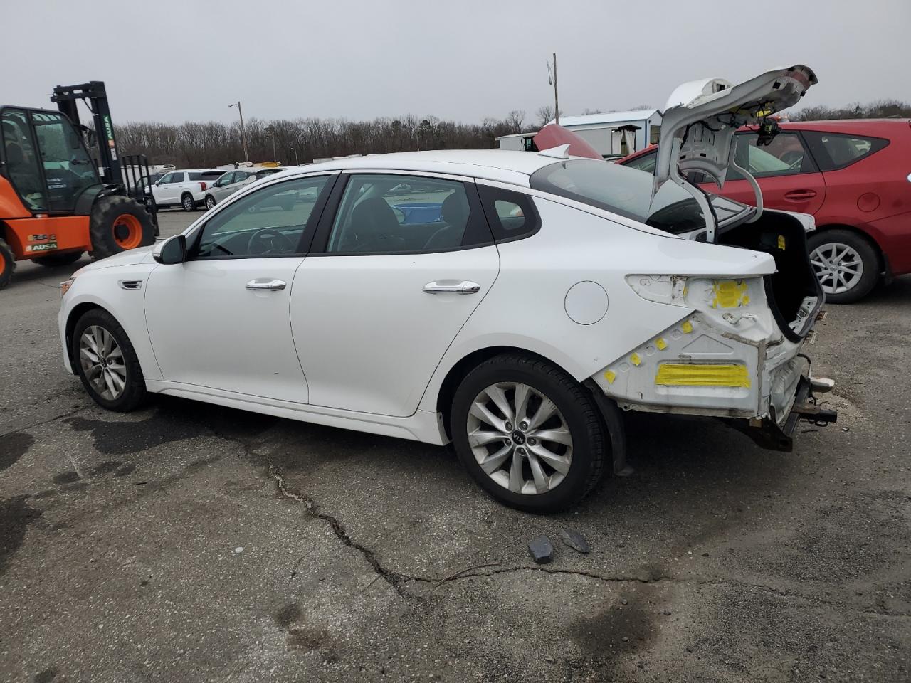 2016 KIA Optima VIN 5XXGU4L30GG107025 Copart auction photo, rear end damage thumbnail 2