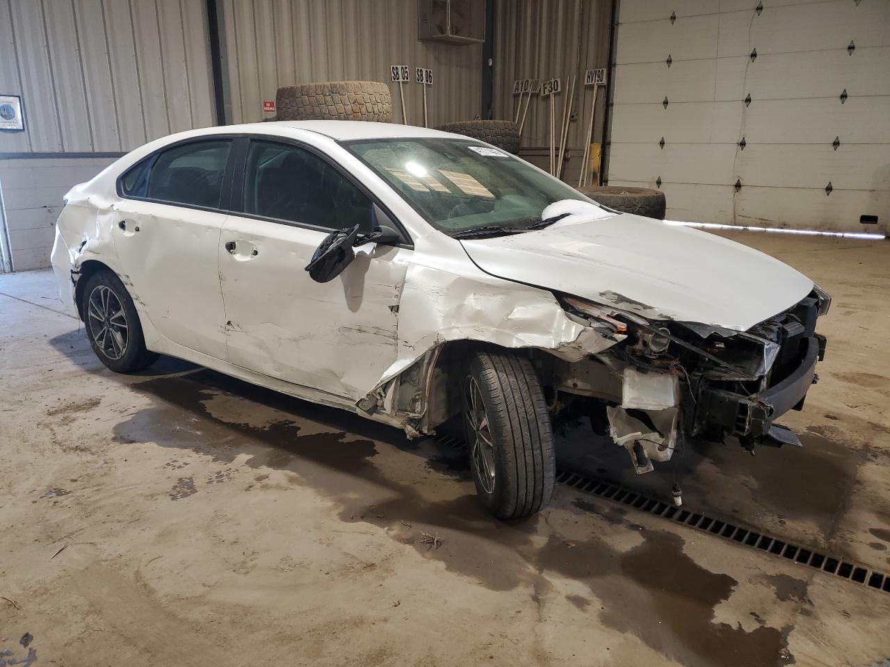 2022 KIA Forte VIN 3KPF24AD7NE437361 Copart auction photo, front end / side damage thumbnail 4