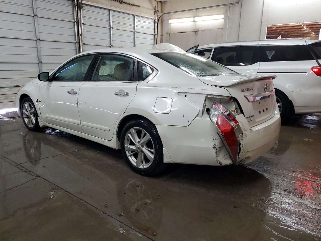 2015 Nissan Altima VIN 1N4AL3AP5FC132869 Copart auction photo, side / rear end damage thumbnail 2