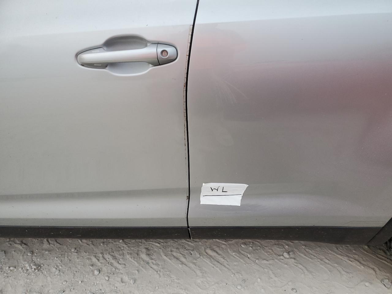 2019 Toyota Highlander VIN 5TDKZRFH3KS565598 Copart auction photo, water/flood damage thumbnail 13
