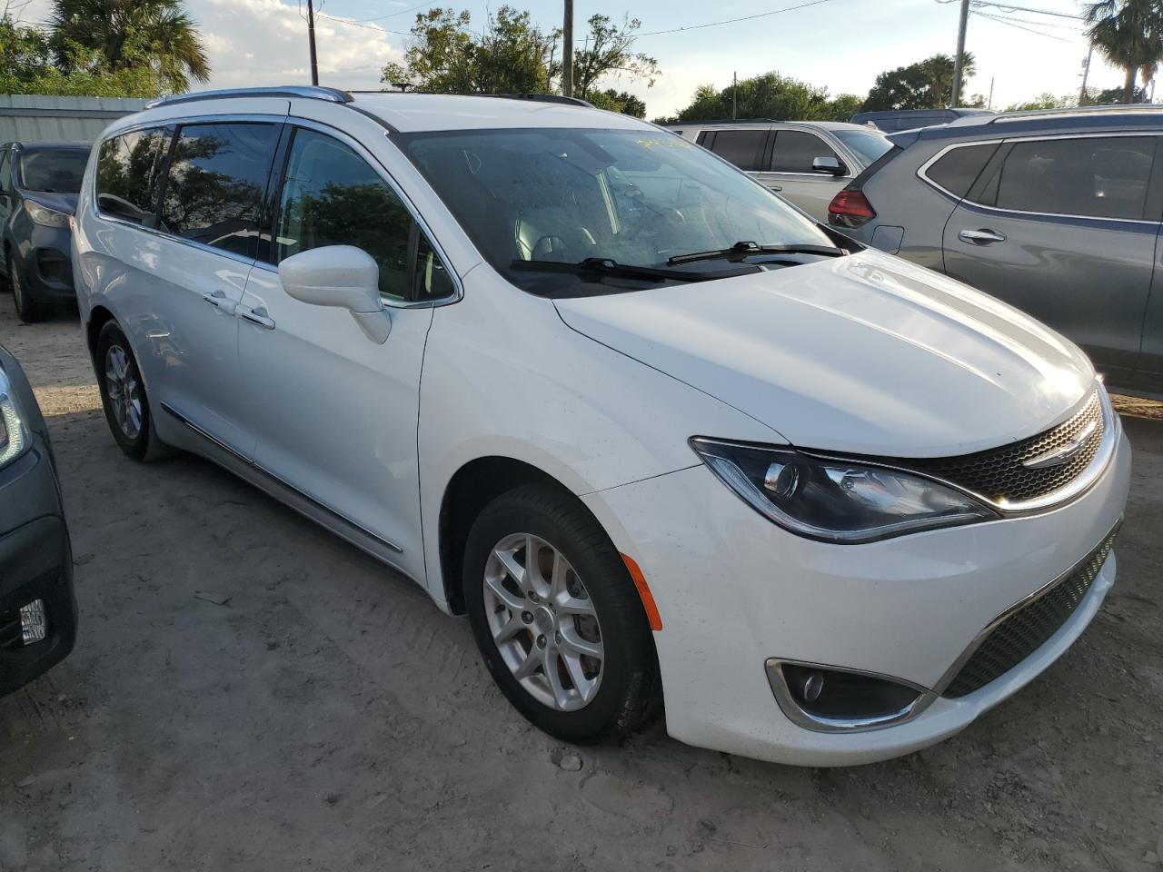 2020 Chrysler Pacifica VIN 2C4RC1BG7LR125070 Copart auction photo, water/flood damage thumbnail 4