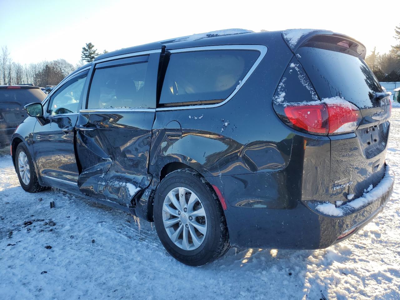 2019 Chrysler Pacifica VIN 2C4RC1BGXKR570367 Copart auction photo, undercarriage / side damage thumbnail 2