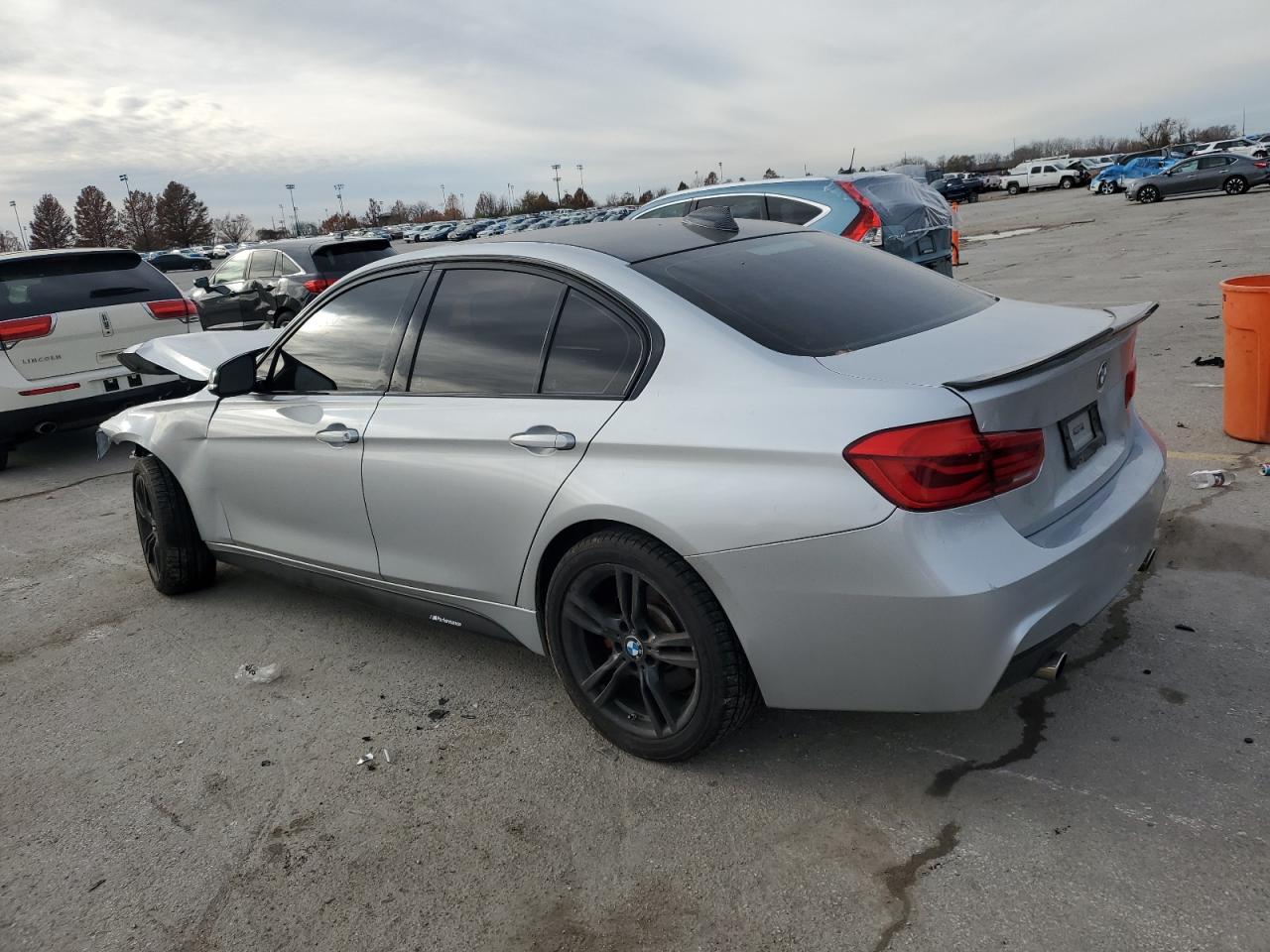 2017 BMW 3er VIN WBA8B7C31HA190096 Copart auction photo, front end damage thumbnail 2
