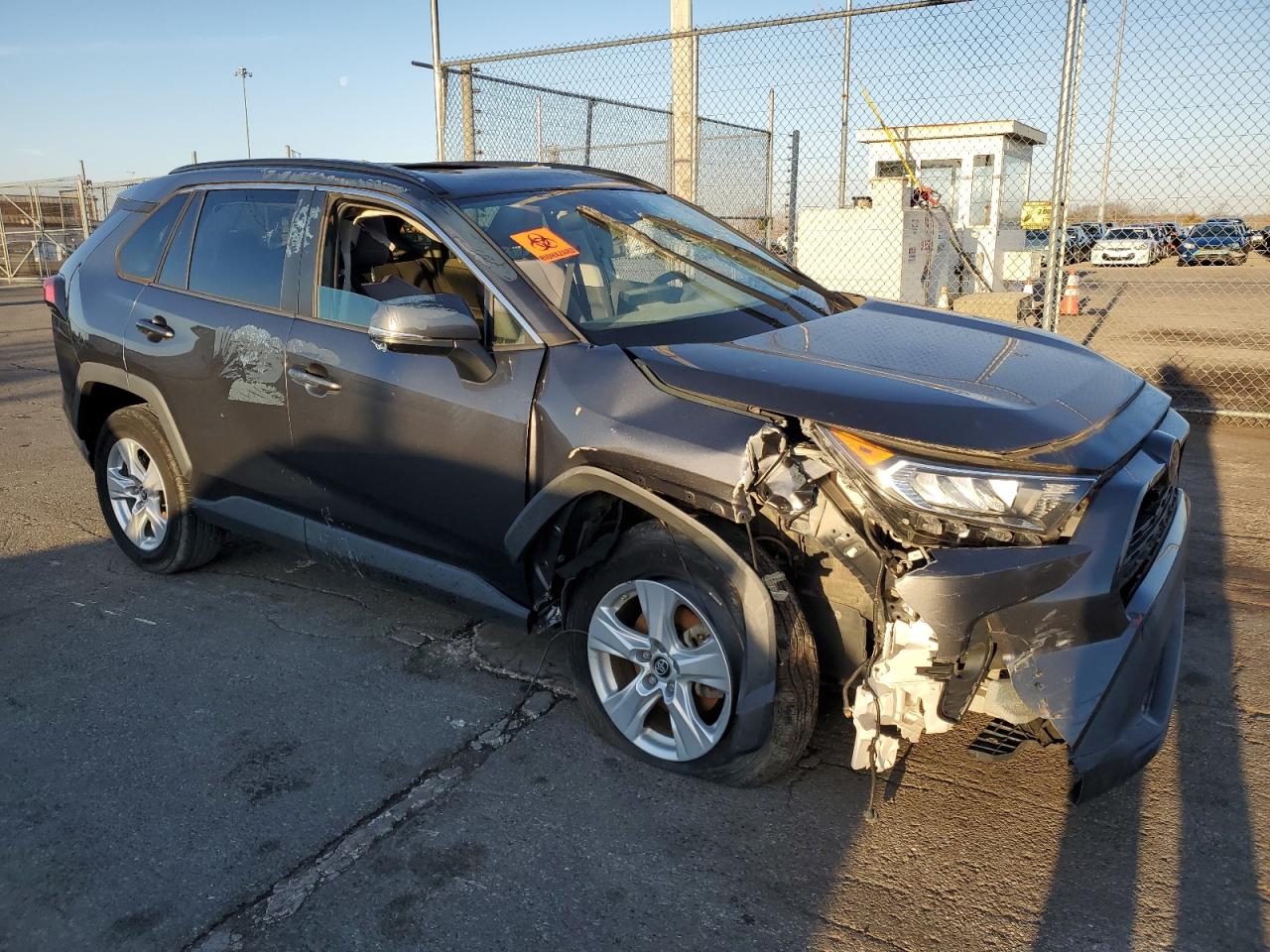 2019 Toyota RAV 4 VIN 2T3P1RFV4KC018116 Copart auction photo, front end / side damage thumbnail 4