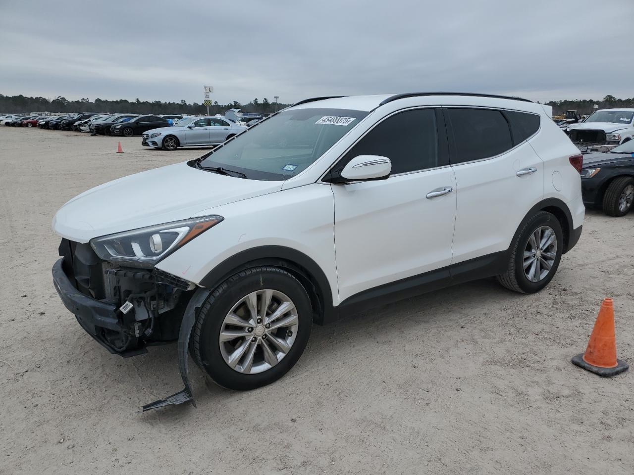 2017 Hyundai Santa Fe VIN 5XYZU4LA8HG467065