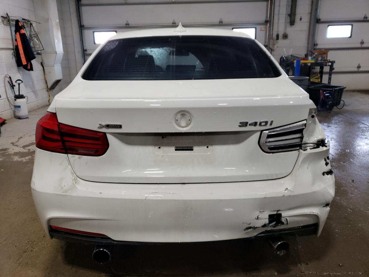 2017 BMW 3er VIN WBA8B7G56HNU37326 Copart auction photo, all over damage thumbnail 6