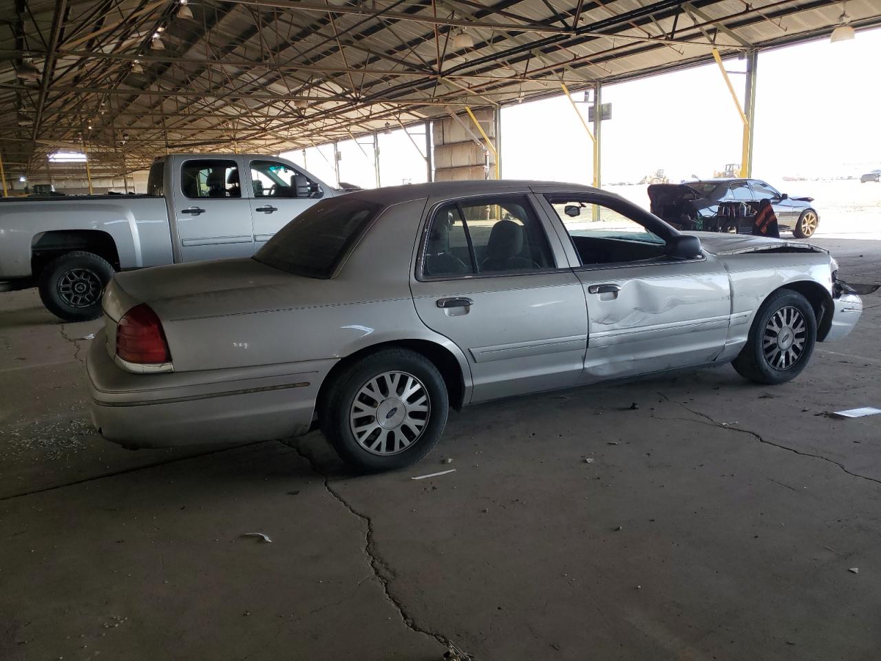2003 Ford Crown Victoria VIN 2FAFP74W03X209957 Copart auction photo, front end / side damage thumbnail 3