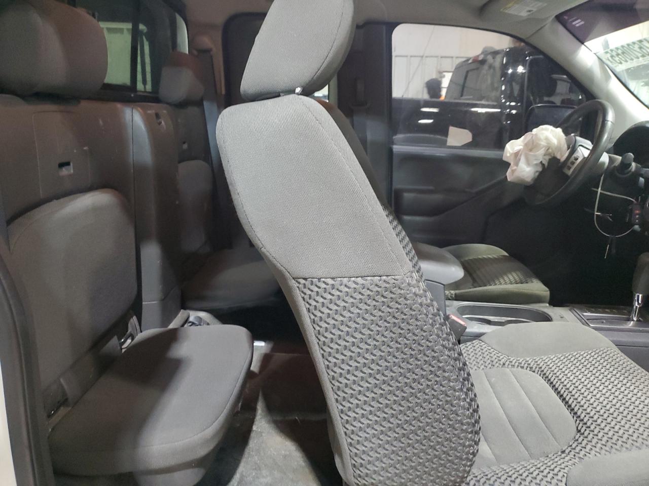 2018 Nissan Navara (Frontier) VIN 1N6BD0CT2JN742095 Copart auction photo, front end / hail damage thumbnail 11