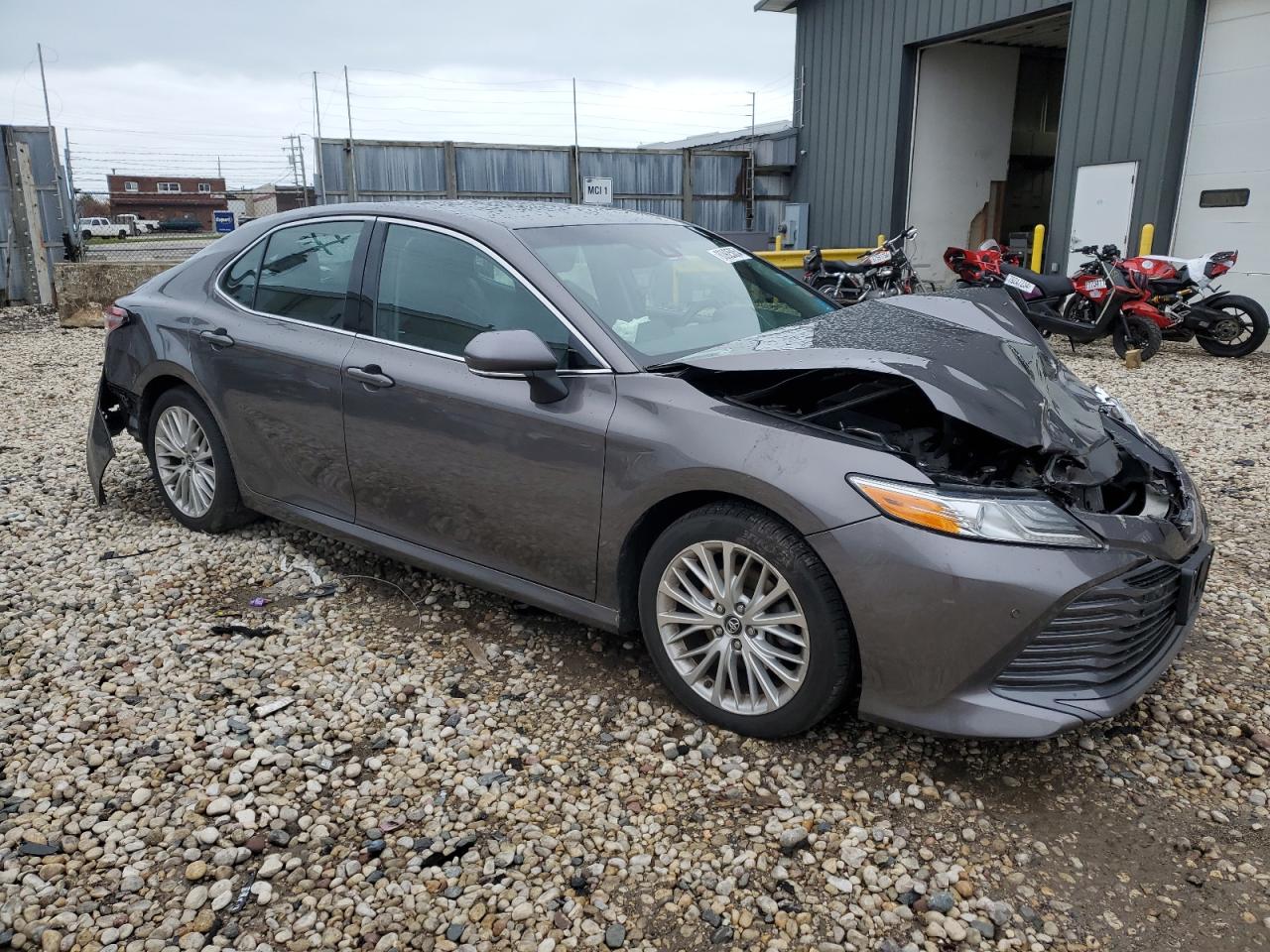 2018 Toyota Camry VIN 4T1B11HK5JU084811 Copart auction photo, front end / rear end damage thumbnail 4