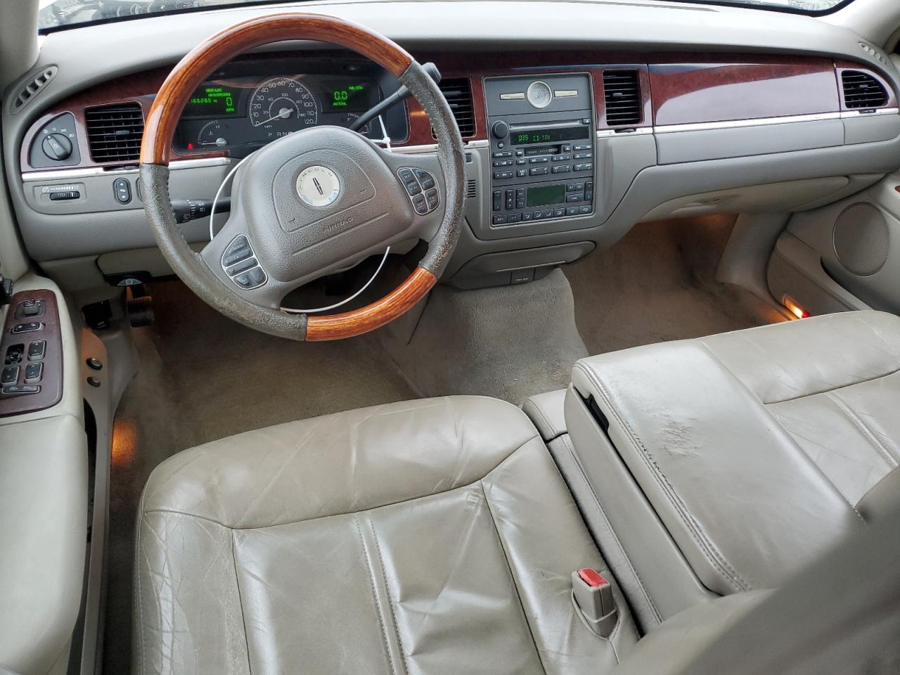 2004 Lincoln Town Car VIN 1LNHM83W94Y687763 Copart auction photo, front end damage thumbnail 8