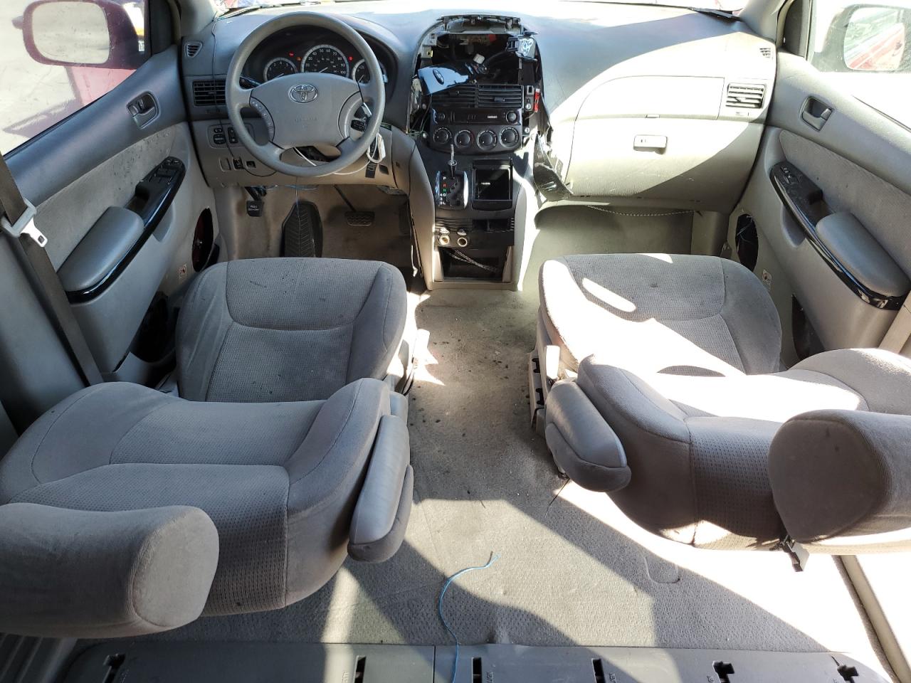 2004 Toyota Sienna VIN 5TDZA23C84S114997 Copart auction photo, front end / minor dent/scratches damage thumbnail 8