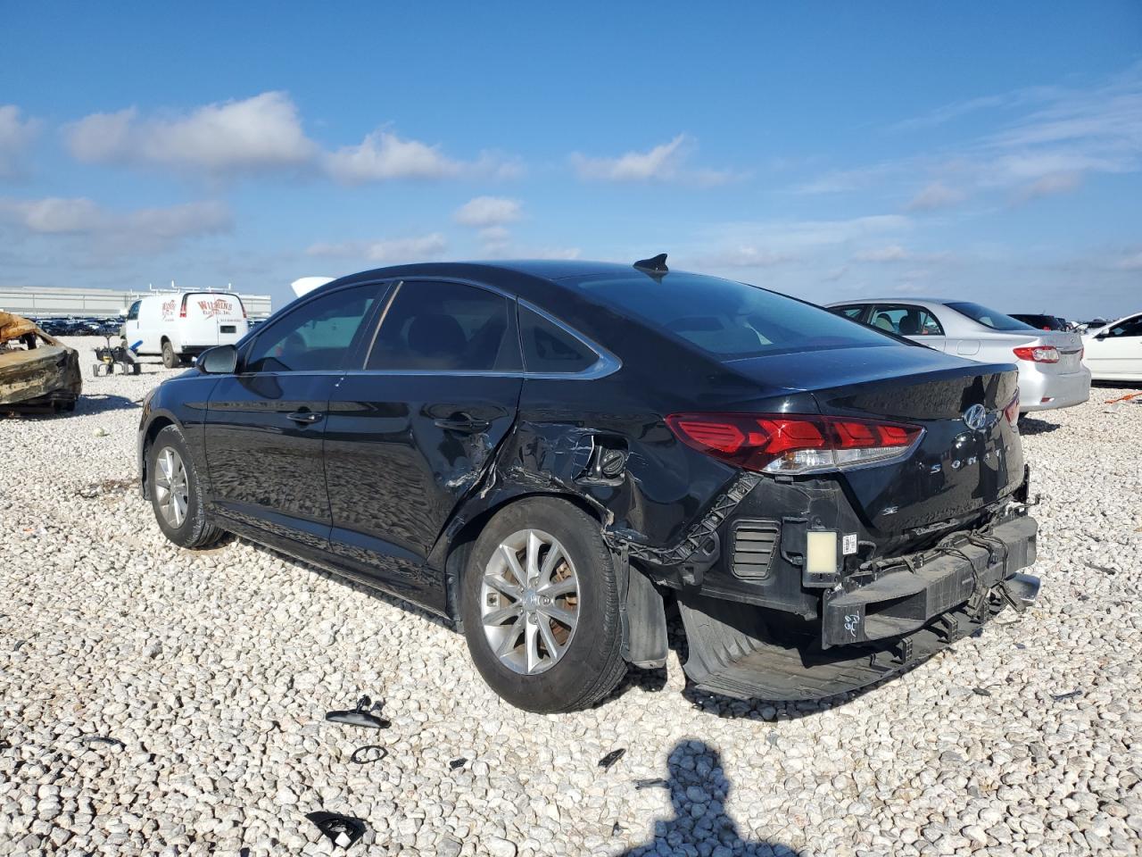 2019 Hyundai Sonata VIN 5NPE24AF0KH810423 Copart auction photo, rear end / side damage thumbnail 2