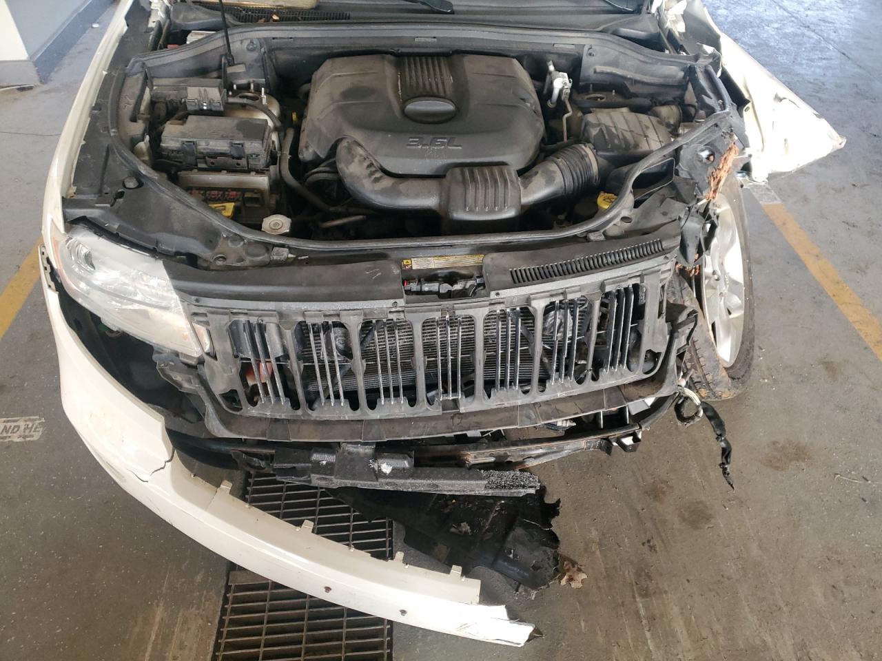 2011 Jeep Grand Cherokee VIN 1J4RR5GG3BC572480 Copart auction photo, all over / undercarriage damage thumbnail 14