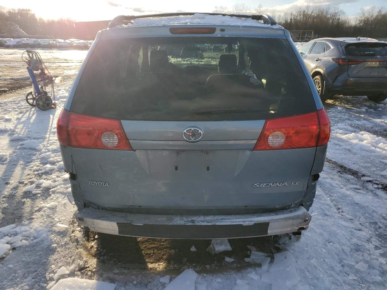 2010 Toyota Sienna VIN 5TDKK4CC6AS337366 Copart auction photo, front end / rear end damage thumbnail 6