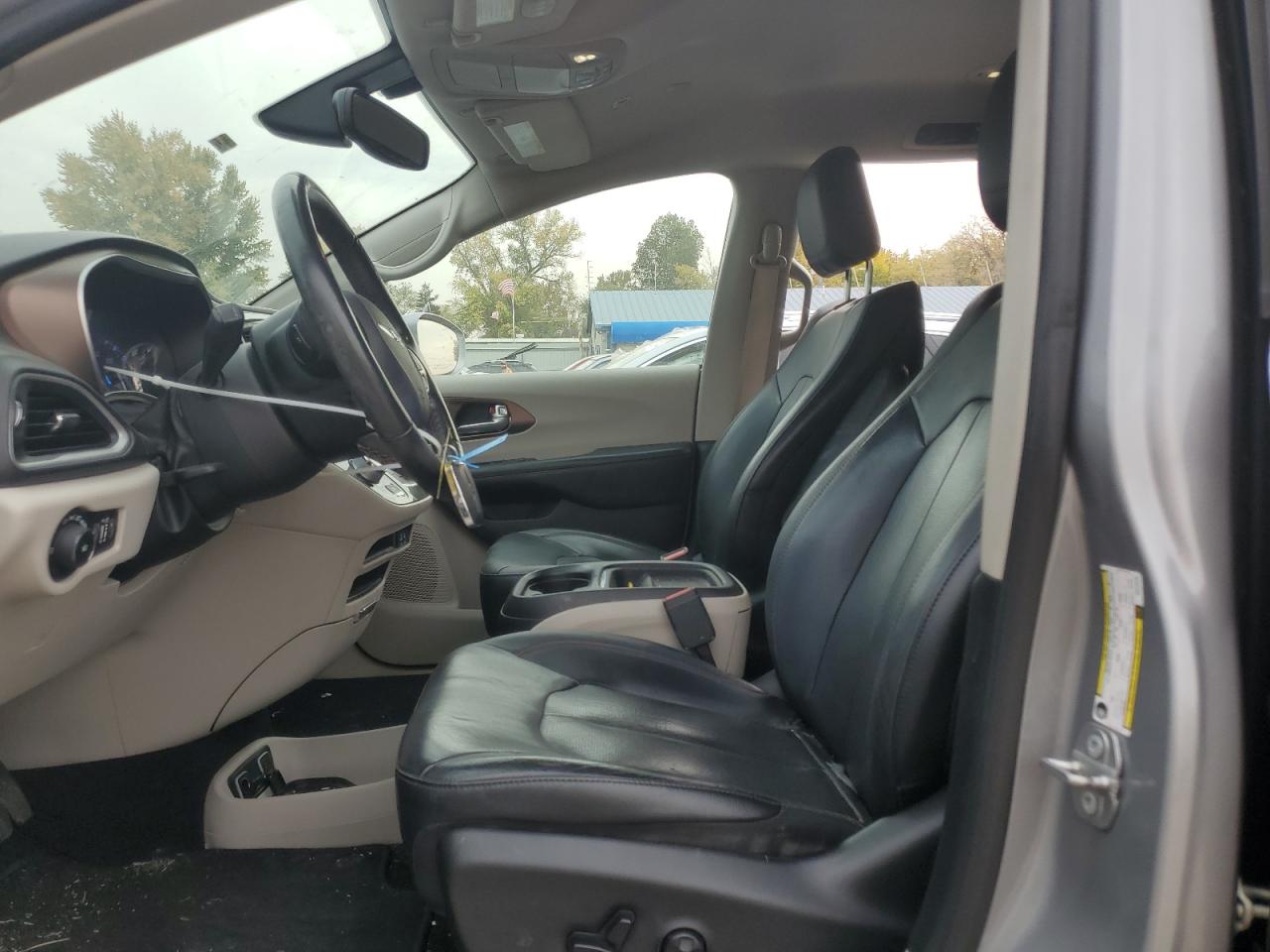 2019 Chrysler Pacifica VIN 2C4RC1BGXKR570448 Copart auction photo, front end / minor dent/scratches damage thumbnail 7