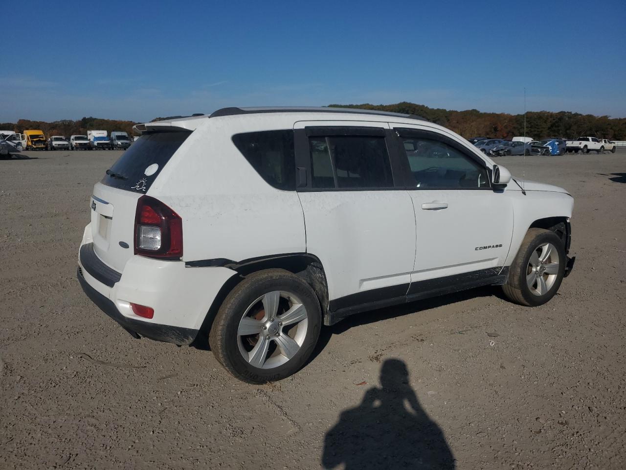 2016 Jeep Compass VIN 1C4NJDEB6GD733175 Copart auction photo, front end / rear end damage thumbnail 3