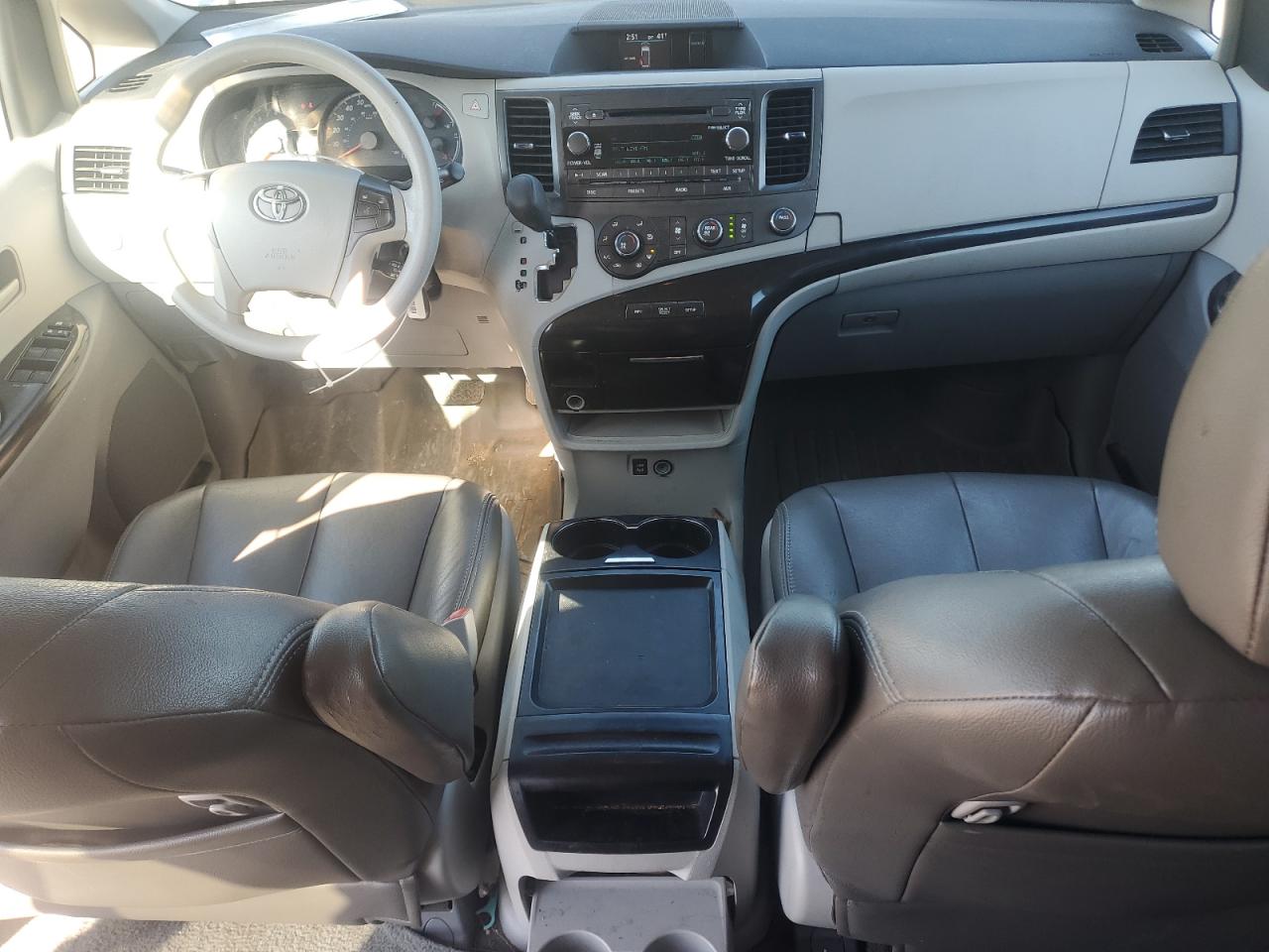 2011 Toyota Sienna VIN 5TDKK3DC4BS013682 Copart auction photo, side / rear end damage thumbnail 8