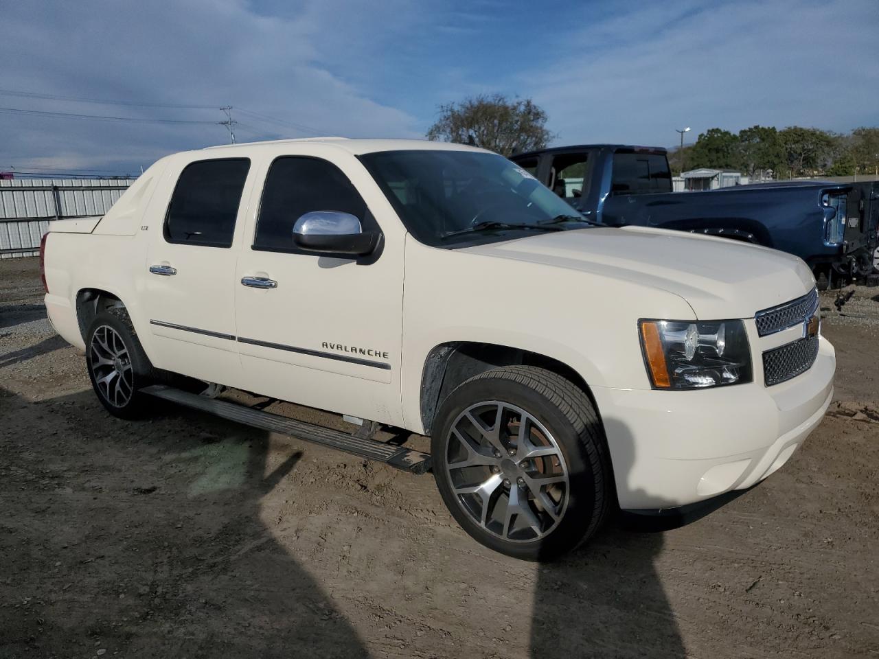 2012 Chevrolet Avalanche VIN 3GNTKGE7XCG174414 Copart auction photo, side damage thumbnail 4