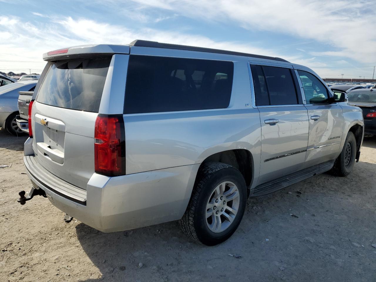 2016 Chevrolet Suburban VIN 1GNSCGKC0GR275039 Copart auction photo, front end / rear end damage thumbnail 3
