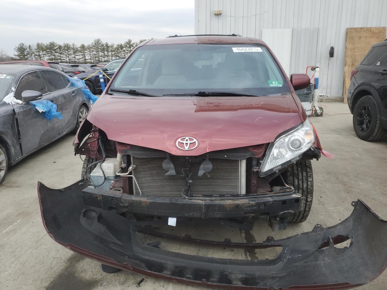 2016 Toyota Sienna VIN 5TDKK3DC6GS762149 Copart auction photo, side / front end damage thumbnail 5
