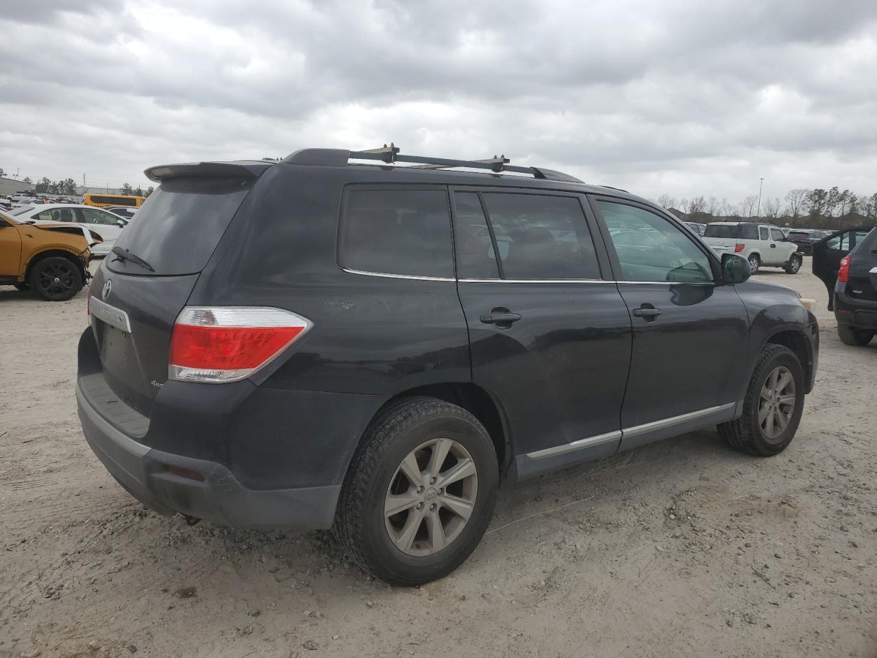 2011 Toyota Highlander VIN 5TDBK3EH9BS044906 Copart auction photo, minor dent/scratches / front end damage thumbnail 3