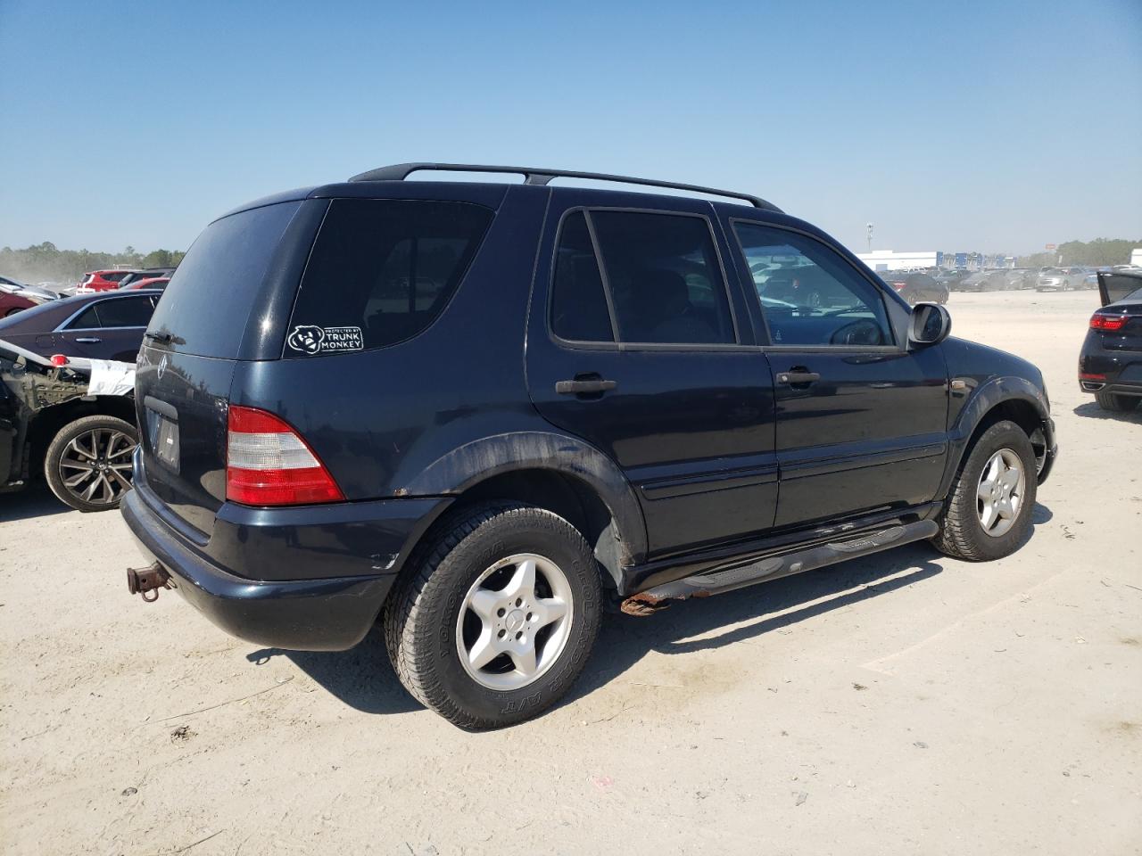 2000 Mercedes-Benz M-klasse VIN 4JGAB54E8YA178063 Copart auction photo, front end damage thumbnail 3