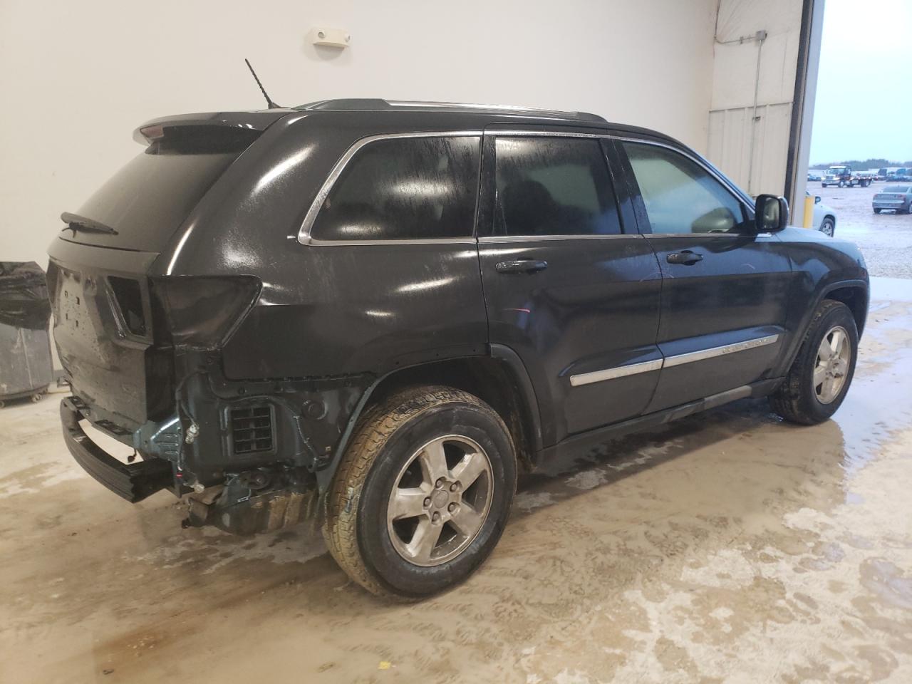 2011 Jeep Grand Cherokee VIN 1J4RS4GG5BC573192 Copart auction photo, rear end / minor dent/scratches damage thumbnail 3