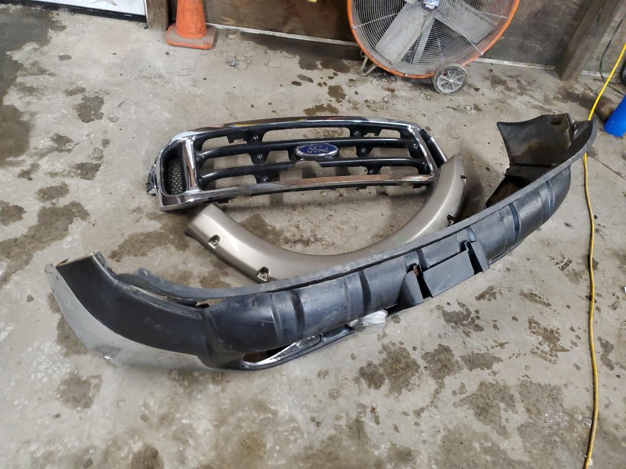 2002 Ford F250 VIN 1FTNX21S82EC95447 Copart auction photo, front end damage thumbnail 12