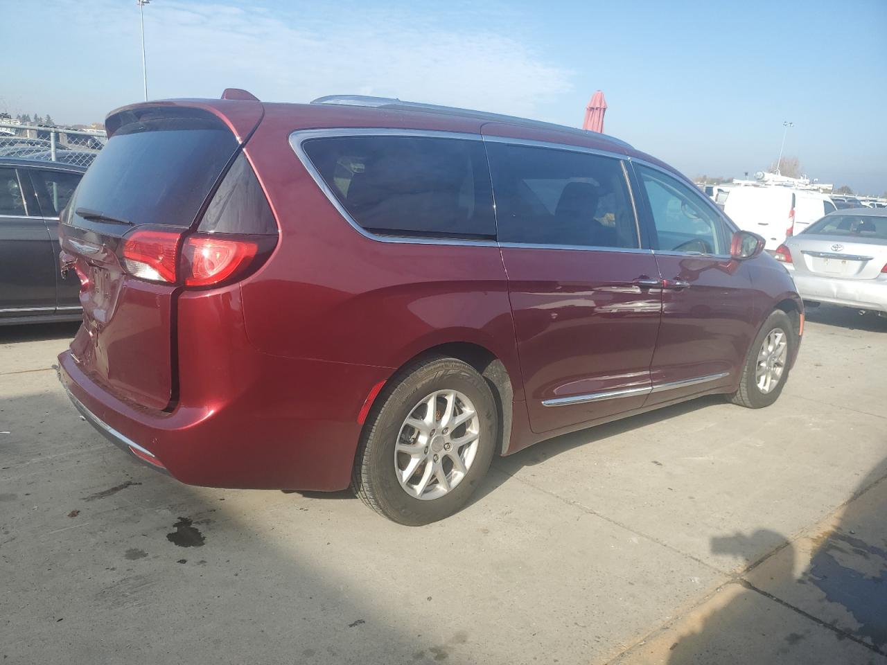 2020 Chrysler Pacifica VIN 2C4RC1BG5LR105660 Copart auction photo, front end / rear end damage thumbnail 3